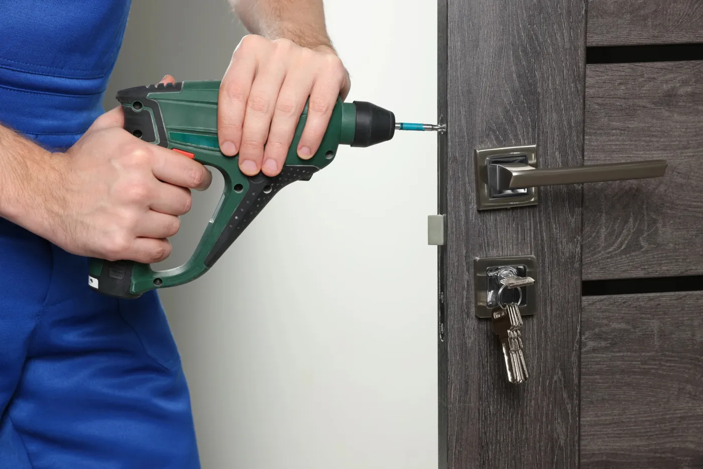 Blindage et renforcement d'une porte par un serrurier à Enghien-les-Bains